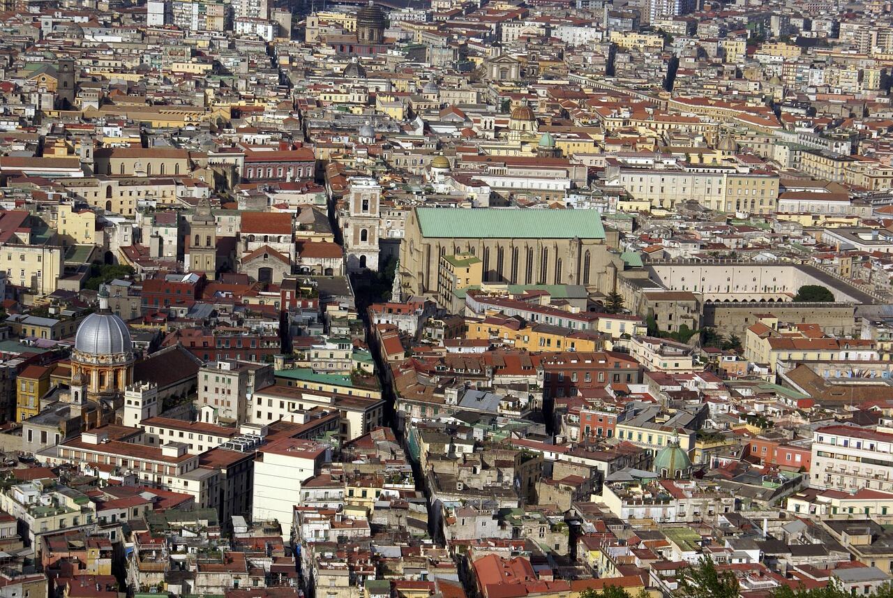 Spaccanapoli, Naples